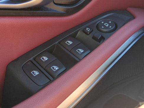 Used 2025 BMW M340i xDrive image 25