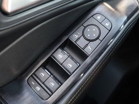 Certified 2025 Nissan Rogue SV image 17