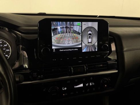 Used 2025 Nissan Pathfinder SL FWD image 19