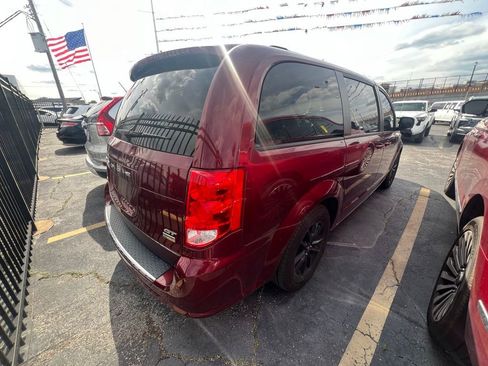 Used 2019 Dodge Grand Caravan GT FWD image 4