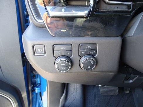 Used 2023 Chevrolet Silverado 1500 LT w/ Leather Package AWD/4WD image 43