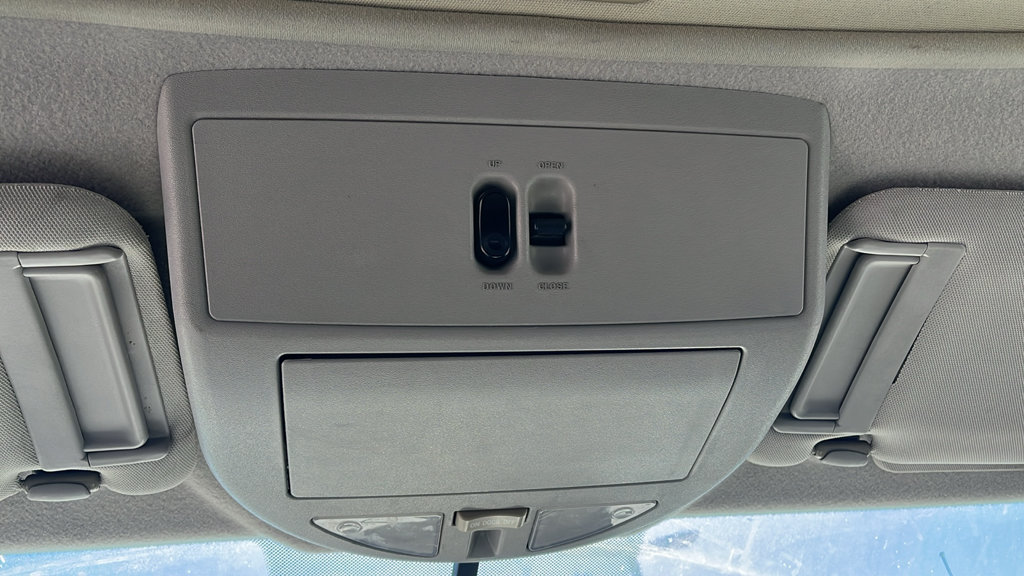 Used 2004 Nissan Titan LE w/ (NAV) Nissan Navigation Pkg AWD/4WD image 17