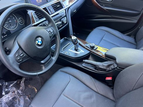 Used 2018 BMW 320i xDrive Sedan AWD/4WD image 4