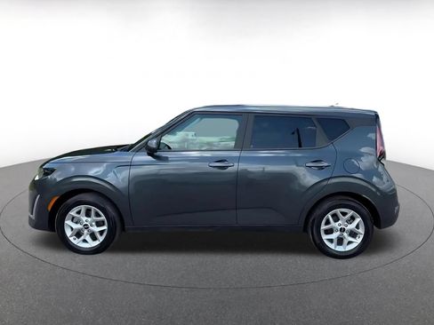 Used 2025 Kia Soul LX w/ LX Technology Package FWD image 9