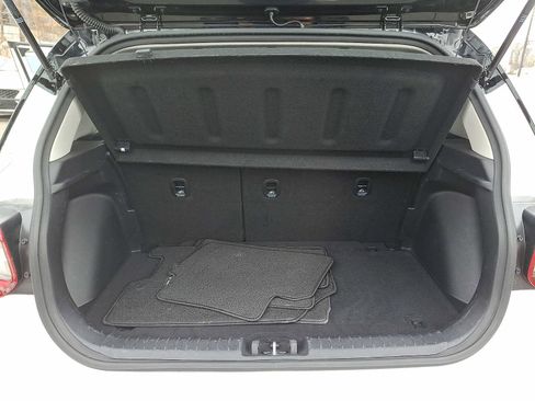 Used 2023 Hyundai Venue Limited image 27