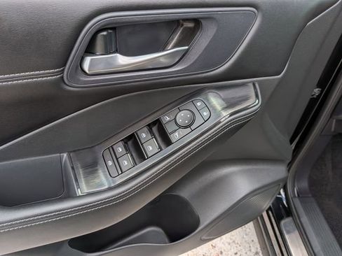 Used 2023 Nissan Rogue SV w/ SV Premium B Package FWD image 11
