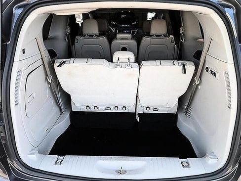 Used 2017 Chrysler Pacifica Limited w/ UConnect Theater Package FWD image 30