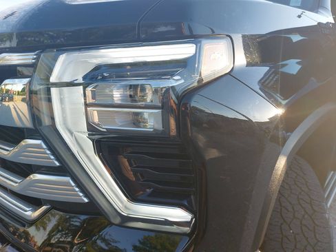 Used 2024 Chevrolet Silverado 2500 High Country w/ Technology Package AWD/4WD image 32