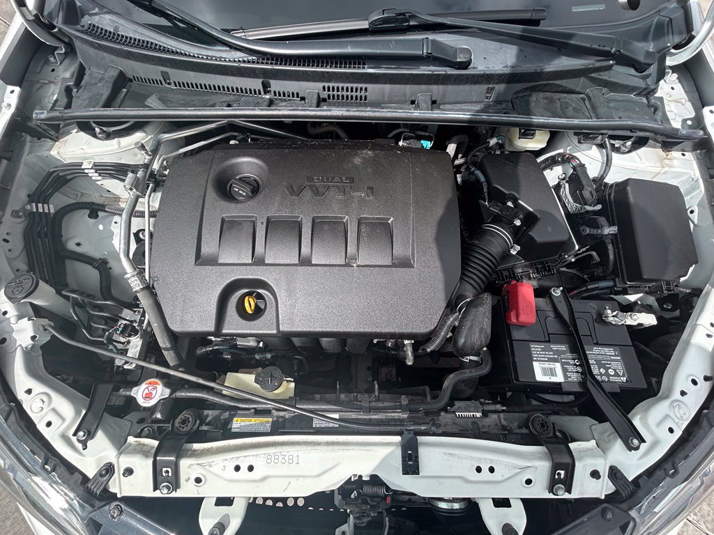 Used 2017 Toyota Corolla LE w/ Carpet Mat Package (TMS) FWD image 31