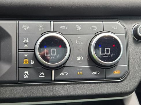 Used 2024 Land Rover Defender 110 X-Dynamic SE AWD/4WD image 27