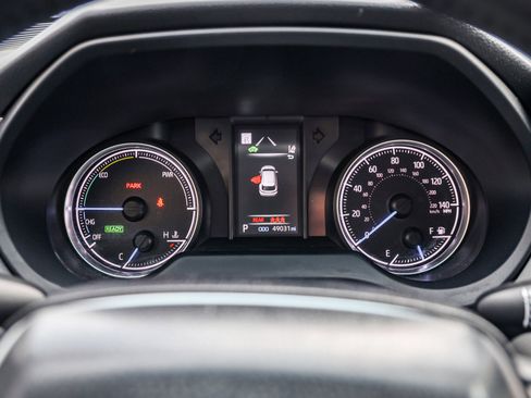 Used 2021 Toyota Venza LE image 20