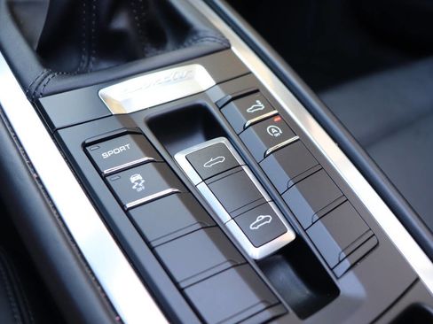 Used 2016 Porsche Boxster image 31