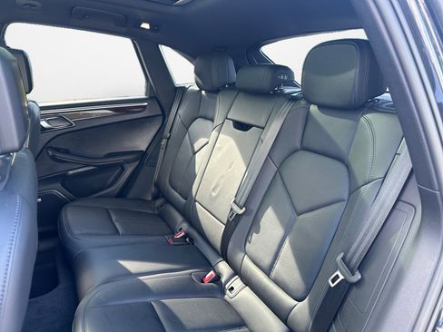 Used 2022 Porsche Macan AWD/4WD image 12