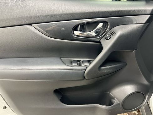 Used 2020 Nissan Rogue SV FWD image 20