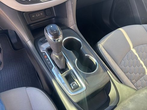 Used 2020 Chevrolet Equinox LT image 12