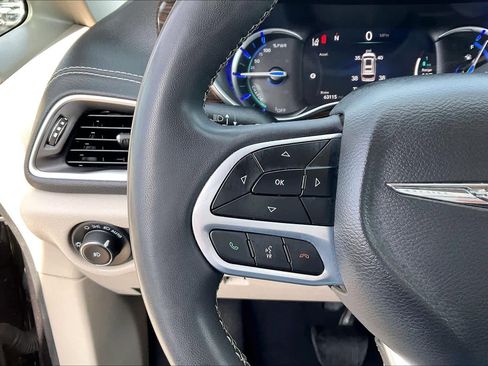 Used 2022 Chrysler Pacifica Limited image 22