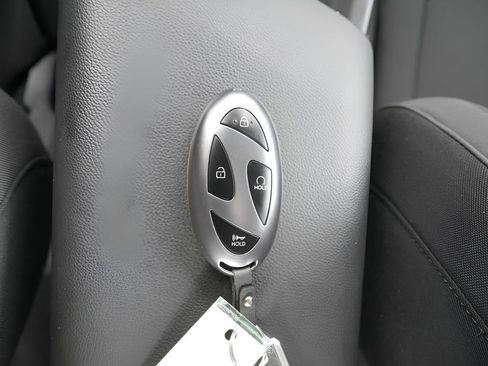 Certified 2025 Hyundai Elantra SEL image 37