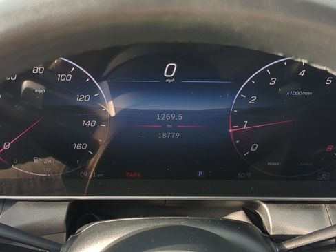 Certified 2025 Mercedes-Benz GLC 300 4MATIC image 32