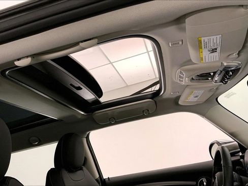 Certified 2024 MINI Cooper 2-Door Hardtop image 26