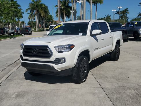 Used 2023 Toyota Tacoma SR5 AWD/4WD image 7