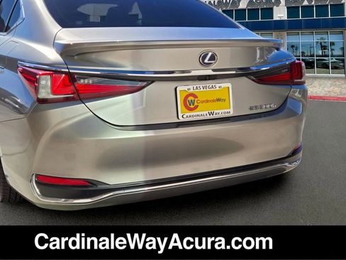 Used 2019 Lexus ES 300h w/ Accessory Package 2 FWD image 4