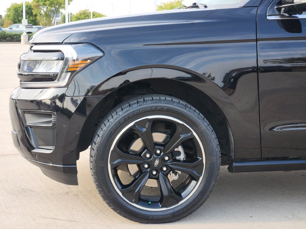 Used 2022 Ford Expedition Limited AWD/4WD image 9