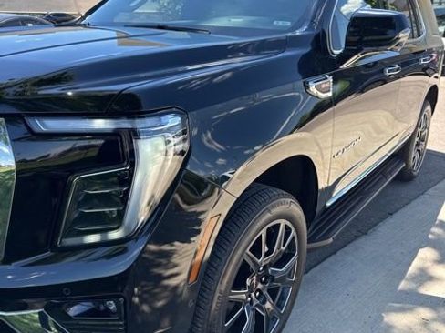Used 2025 GMC Yukon Elevation AWD/4WD image 3