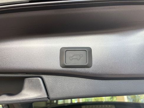 Used 2025 Toyota RAV4 XLE w/ Convenience Package image 24