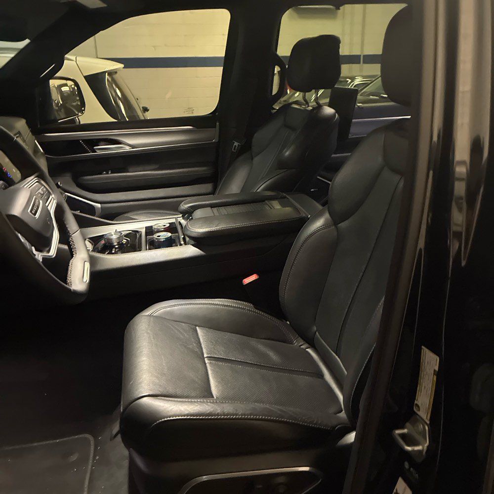 Used 2024 Jeep Wagoneer Series II w/ Convenience Group I AWD/4WD image 6