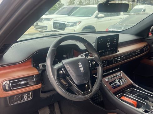 Used 2022 Lincoln Aviator Reserve w/ Elements Package Plus RWD image 9