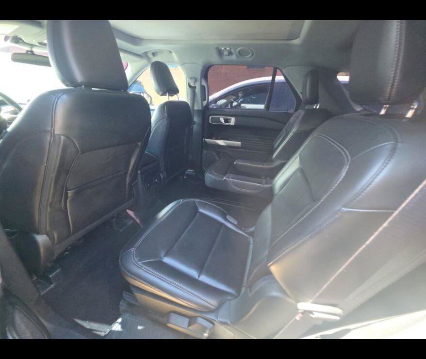 Used 2023 Ford Explorer XLT w/ Equipment Group 202A RWD image 7