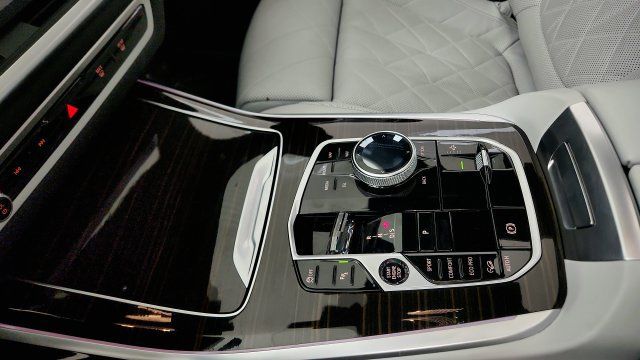 Used 2024 BMW X7 xDrive40i w/ Premium Package AWD/4WD image 82