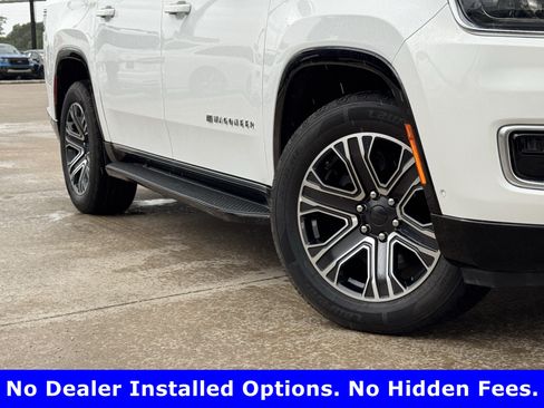 Used 2024 Jeep Wagoneer L Series II w/ Flexible Seating Group AWD/4WD image 3