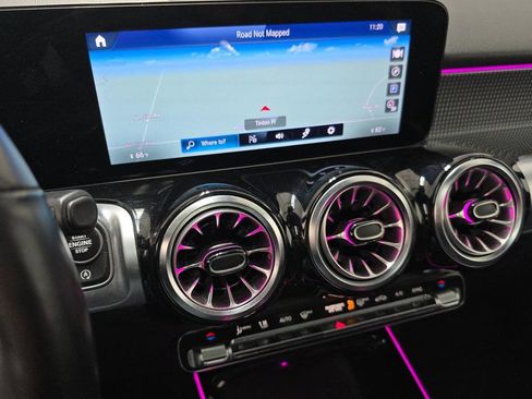 Used 2022 Mercedes-Benz GLB 250 4MATIC w/ Premium Package Lite image 5