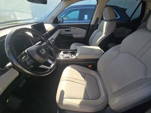 Used 2023 Honda Pilot Touring image 6