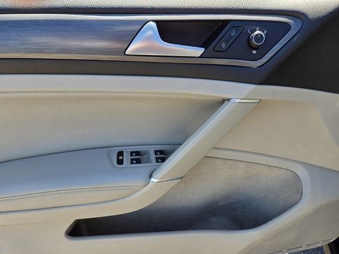 Used 2019 Volkswagen Golf SE w/ Driver Assistance Package FWD image 17
