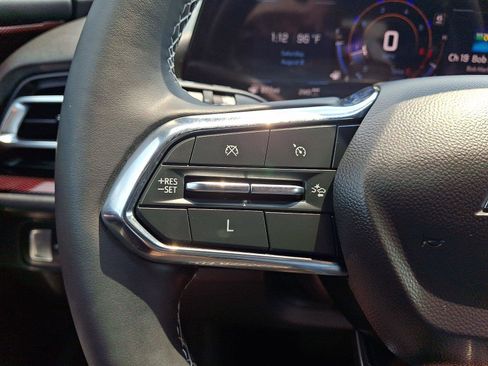 Used 2024 Chevrolet Traverse Z71 AWD/4WD image 22