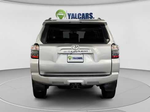 Used 2016 Toyota 4Runner SR5 AWD/4WD image 4