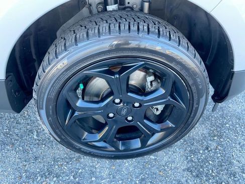 Used 2021 Ford EcoSport SES image 11