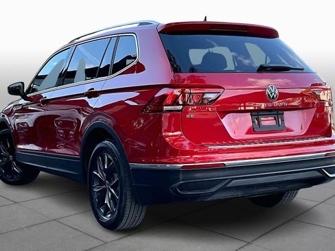 Used 2023 Volkswagen Tiguan SE w/ Panoramic Sunroof Package image 12