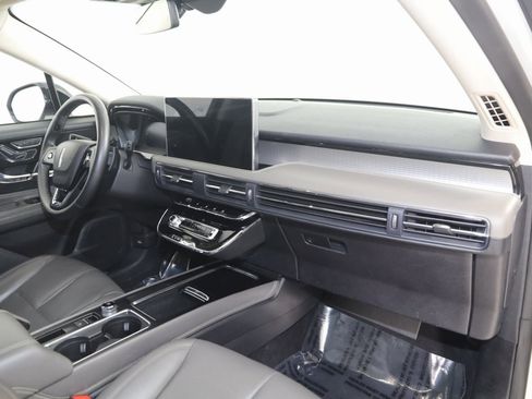 Used 2023 Lincoln Corsair Standard w/ Equipment Group 101A image 41