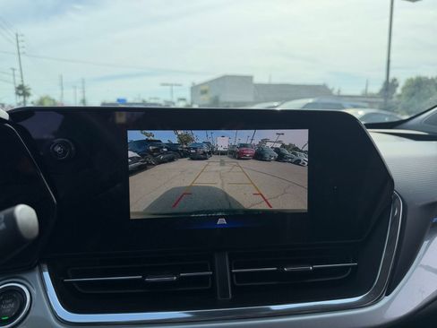 Used 2025 Chevrolet Trax LT FWD image 22