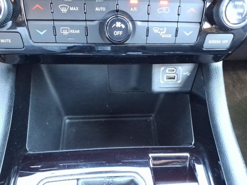 Used 2025 Jeep Compass Limited AWD/4WD image 25