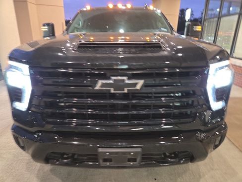 Used 2024 Chevrolet Silverado 2500 LTZ w/ LTZ Plus Package AWD/4WD image 9