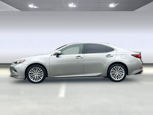 Used 2016 Lexus ES 350 w/ Luxury Package w/Wood Trim FWD image 2