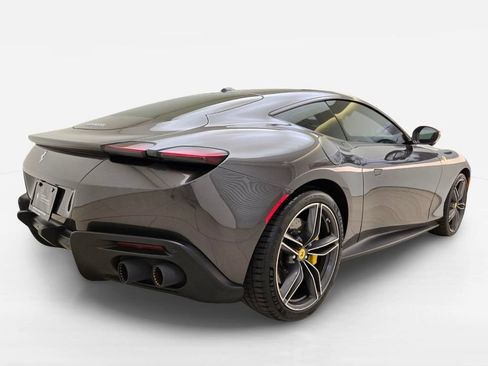 Used 2022 Ferrari Roma RWD image 9