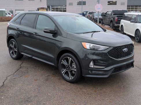 Used 2023 Ford Edge ST image 2