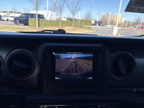 Certified 2022 Jeep Gladiator Sport image 29