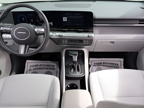 Used 2025 Hyundai Kona SEL FWD image 11
