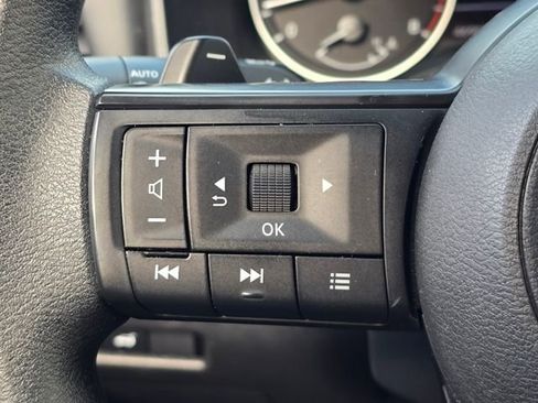 Used 2024 Nissan Rogue SV image 32